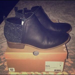 Toms Black Leather Suede Deia Bootie